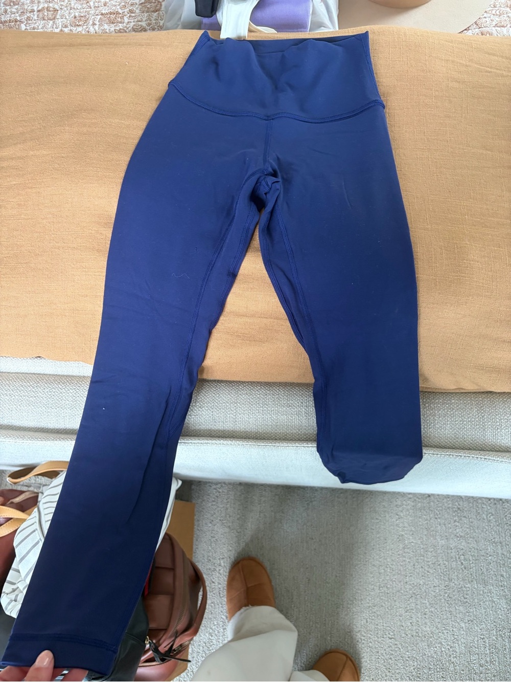 New never worn Lululemon size 4 navy align leggings
